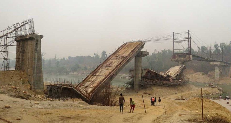 बनाउँदा-बनाउँदै भत्केको पुलका इन्जिनियर भन्छन्- दशा लागेर दुर्घटना भयो