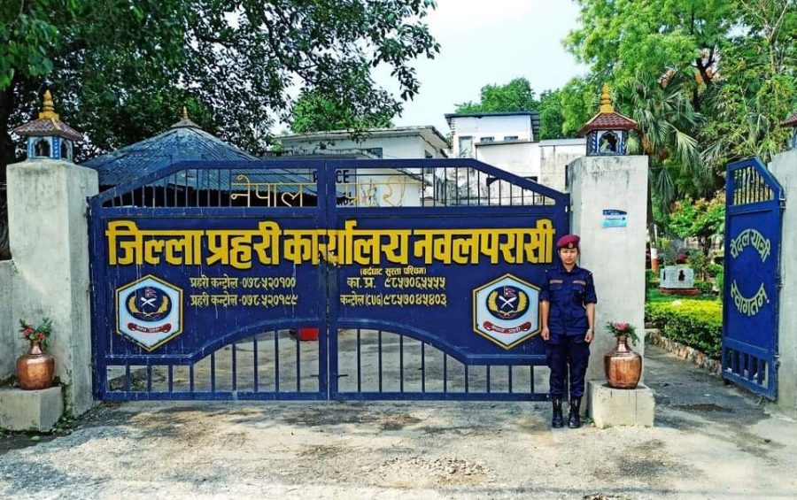 नवलपरासीमा मिनी ट्रक  दश लाख ७२ हजार मुल्य बराबरको अबैध सामन सहित नियन्त्रणमा